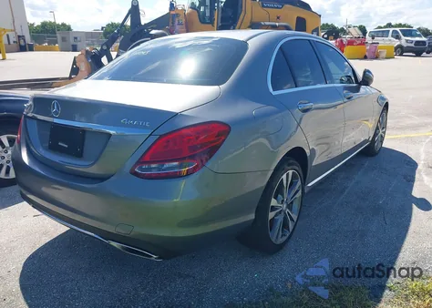 2015 Mercedes-Benz C 300 4Matic/Luxury 4Matic/Sport 4Matic z USA, uszkodzony, nr VIN 55SWF4KB4FU019156